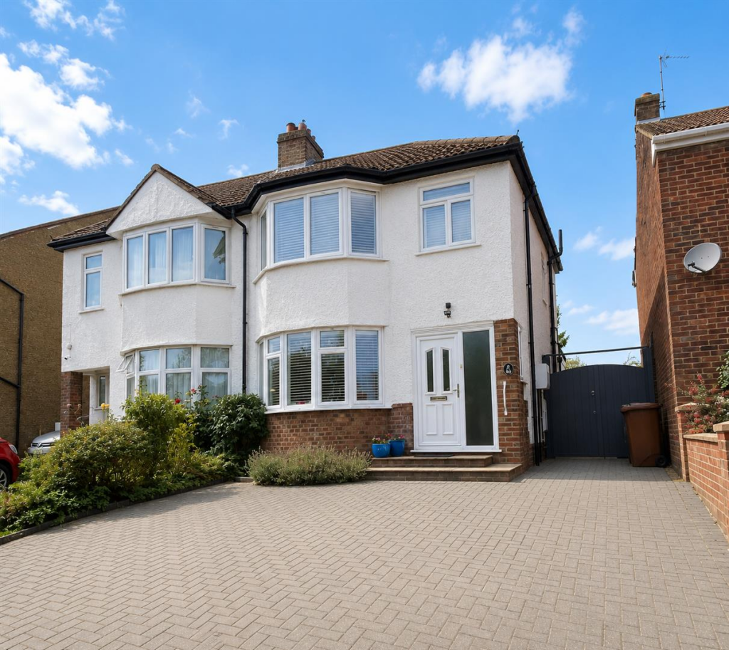 3 bed Semi Detached for rent in Potters Bar. From Duncan Perry Estate Agents - Potters Bar 3 bed Semi Detached for rent in Potters Bar. From Duncan Perry Estate Agents - Potters Bar