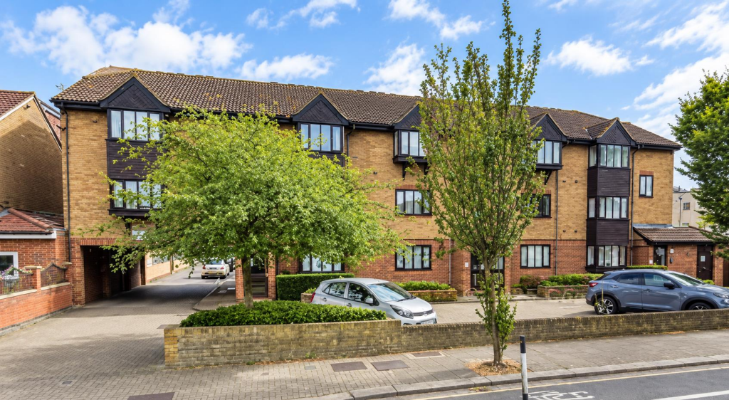 1 bed Apartment for rent in Waltham Cross. From Duncan Perry Estate Agents - Potters Bar