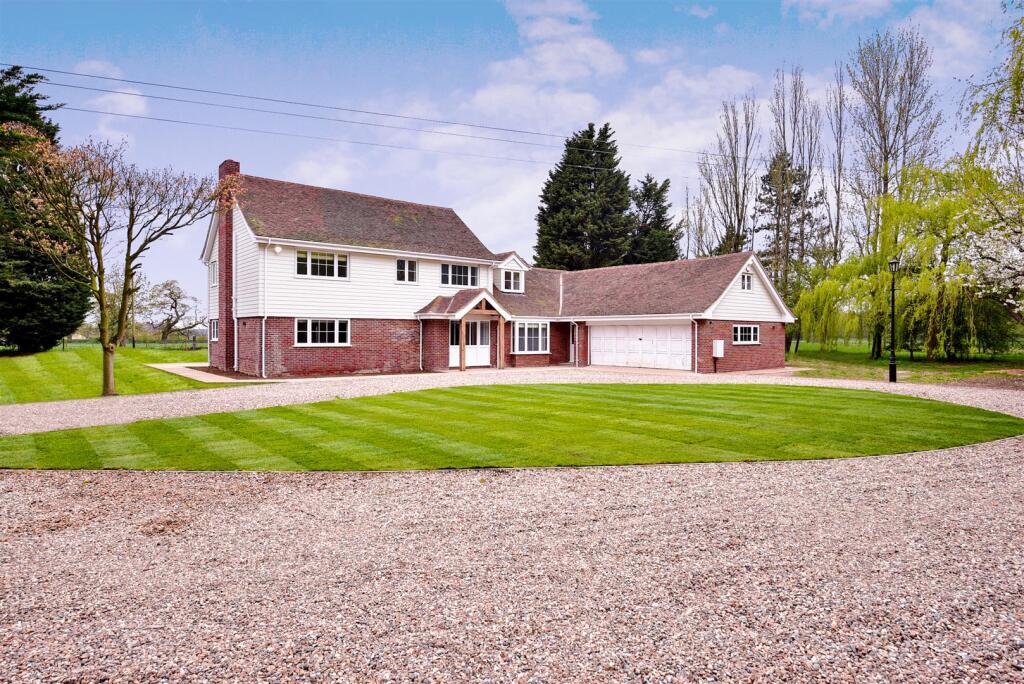 6 bed Detached for rent in Hatfield. From Duncan Perry Estate Agents - Potters Bar