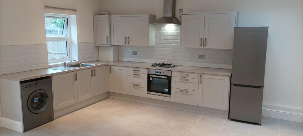 5 bed Detached House for rent in Ilford. From Easy Estates - UK Ltd - London