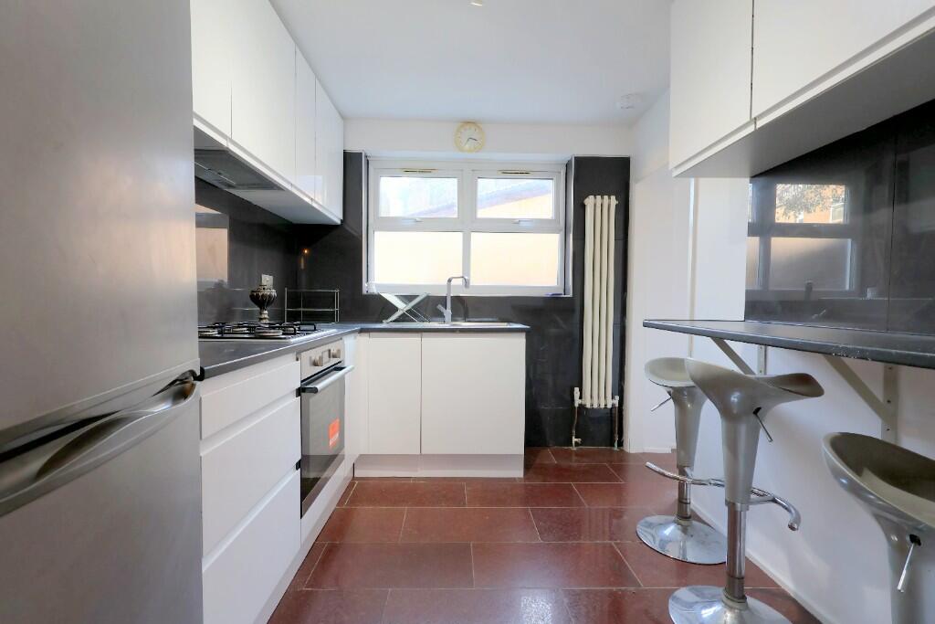 3 bed Mid Terraced House for rent in London. From Easy Estates - UK Ltd - London
