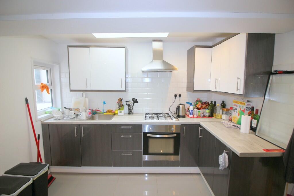 5 bed Mid Terraced House for rent in London. From Easy Estates - UK Ltd - London