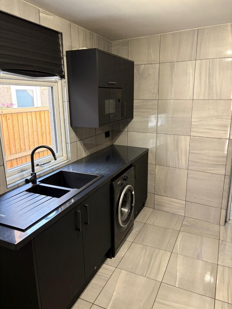 3 bed Mid Terraced House for rent in Grays. From Easy Estates - UK Ltd - London