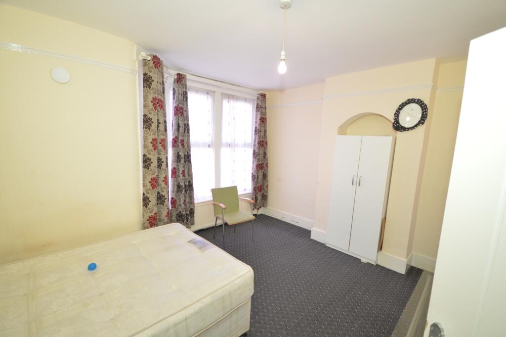 4 bed Mid Terraced House for rent in East Ham. From Easymove - London
