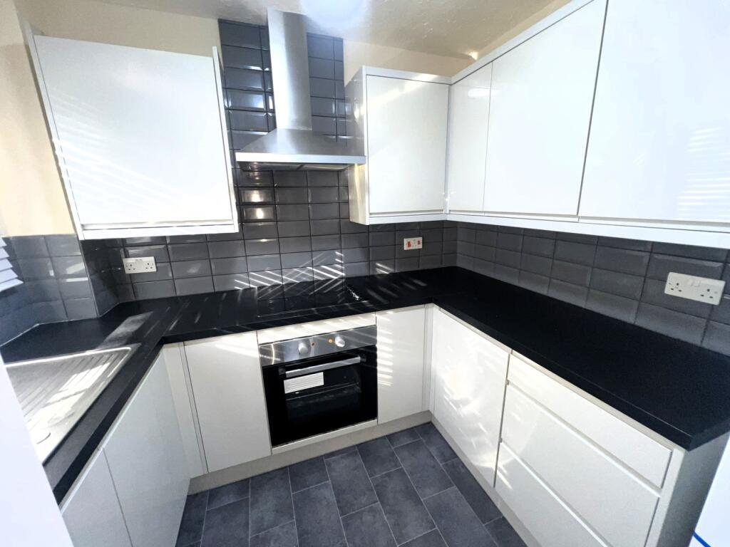 2 bed House (unspecified) for rent in Ilford. From Easymove - London