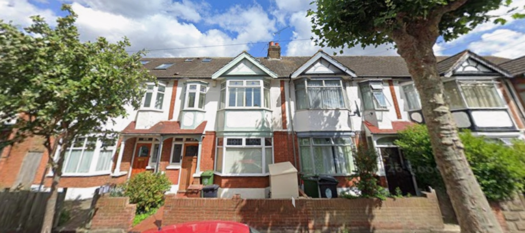 4 bed Detached for rent in Leyton. From Easymove - London - Sales