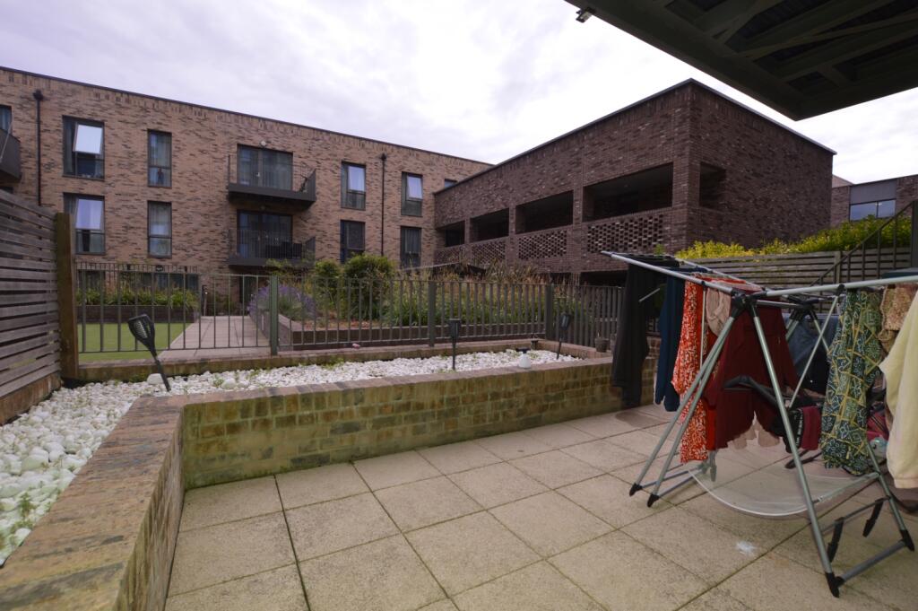 3 bed Annexe for rent in East Ham. From Easymove - London - Sales