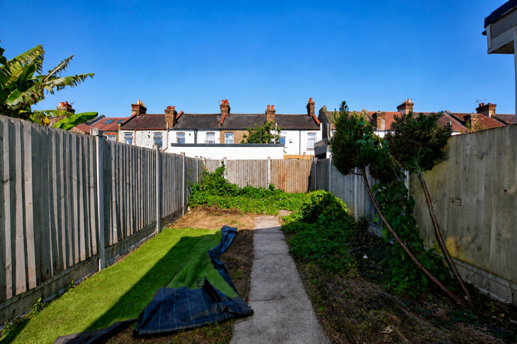 3 bed Mid Terraced House for rent in East Ham. From Easymove - London - Sales 3 bed Mid Terraced House for rent in East Ham. From Easymove - London - Sales