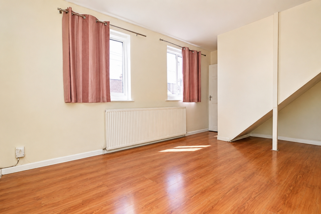 4 bed Mid Terraced House for rent in East Ham. From Easymove - London - Sales 4 bed Mid Terraced House for rent in East Ham. From Easymove - London - Sales