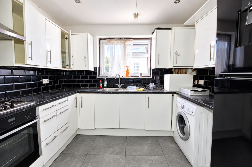 3 bed Annexe for rent in Ilford. From Easymove - London - Sales 3 bed Annexe for rent in Ilford. From Easymove - London - Sales