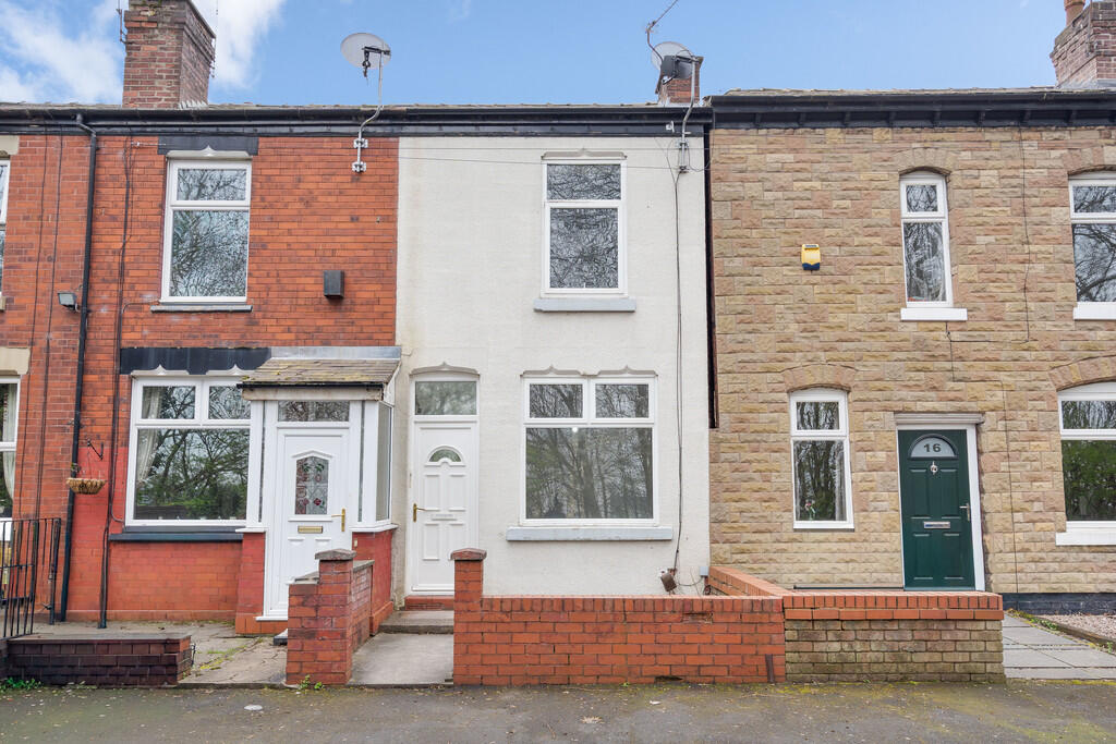 2 bed Mid Terraced House for rent in Stockport. From Country Holmes - Glossop