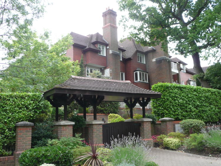 2 bed Apartment for rent in Esher. From Elizabeth Hunt Associates - Effingham