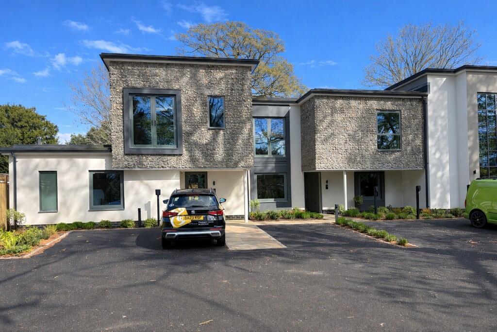 1 bed Apartment for rent in Esher. From Elizabeth Hunt Associates - Effingham