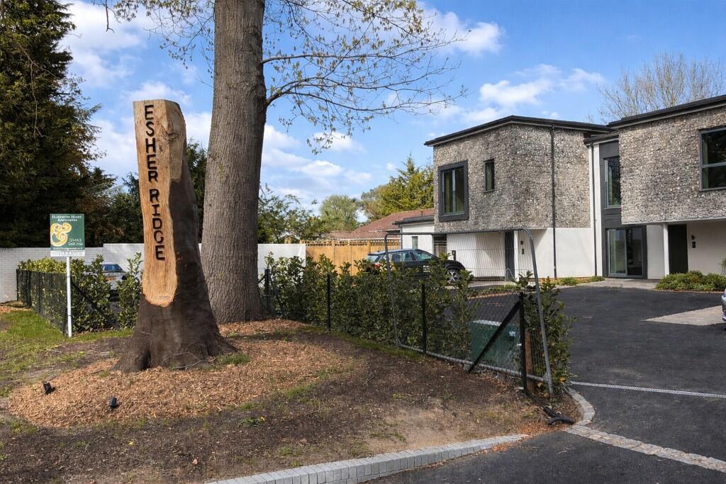 2 bed Apartment for rent in Esher. From Elizabeth Hunt Associates - Effingham