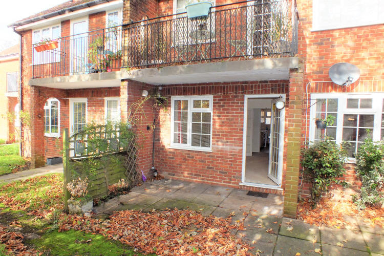 2 bed House (unspecified) for rent in Downside. From Elizabeth Hunt Associates - Effingham