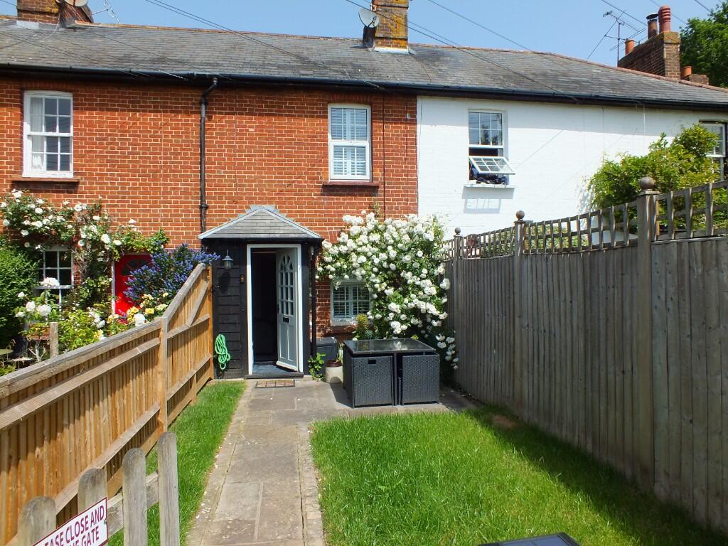 1 bed Mid Terraced House for rent in Downside. From Elizabeth Hunt Associates - Effingham