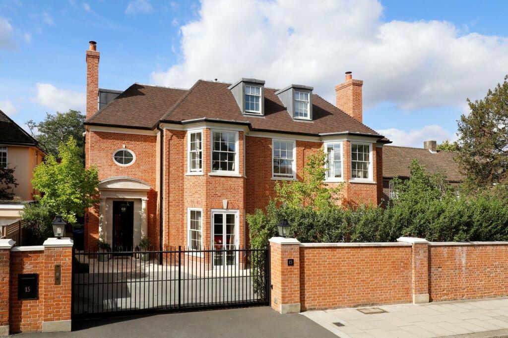 7 bed Detached House for rent in Wimbledon. From Elizabeth Wightwick Bespoke Lettings - Wimbledon Village