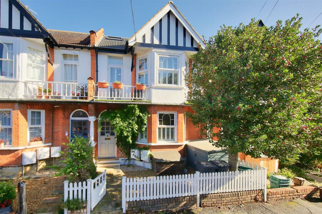 4 bed Apartment for rent in Wimbledon. From Elizabeth Wightwick Bespoke Lettings - Wimbledon Village