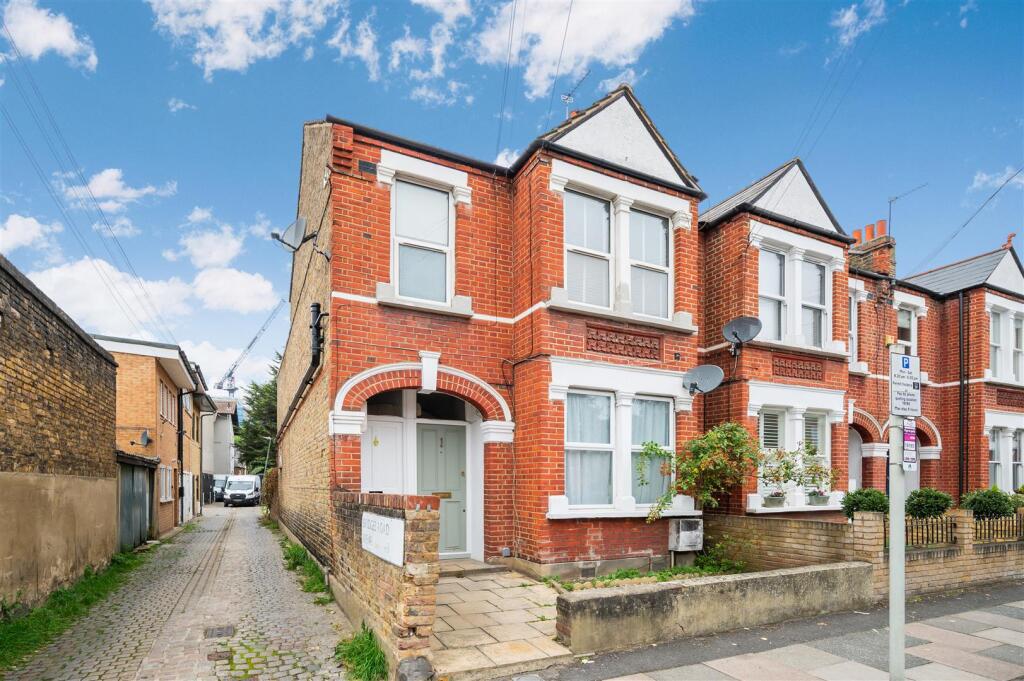 2 bed Apartment for rent in London. From Elizabeth Wightwick Bespoke Lettings - Wimbledon Village 2 bed Apartment for rent in London. From Elizabeth Wightwick Bespoke Lettings - Wimbledon Village