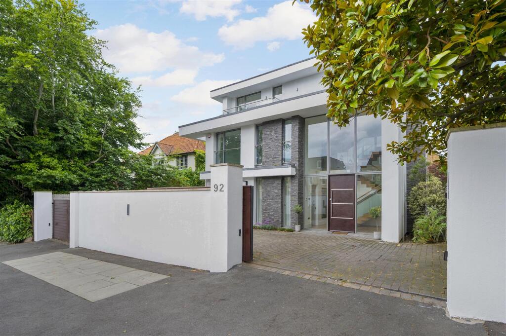 5 bed Detached for rent in London. From Elizabeth Wightwick Bespoke Lettings - Wimbledon Village