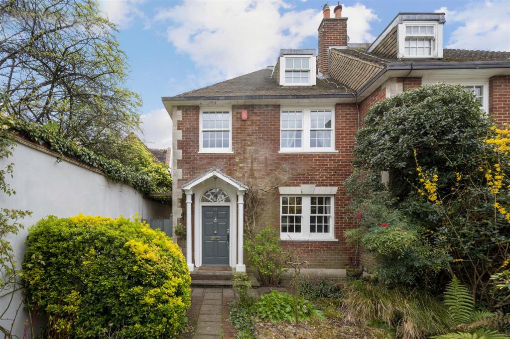 0 bed Semi Detached for rent in London. From Elizabeth Wightwick Bespoke Lettings - Wimbledon Village 0 bed Semi Detached for rent in London. From Elizabeth Wightwick Bespoke Lettings - Wimbledon Village