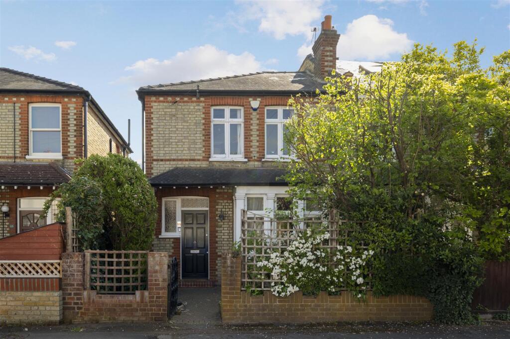 2 bed Semi Detached for rent in New Malden. From Elizabeth Wightwick Bespoke Lettings - Wimbledon Village