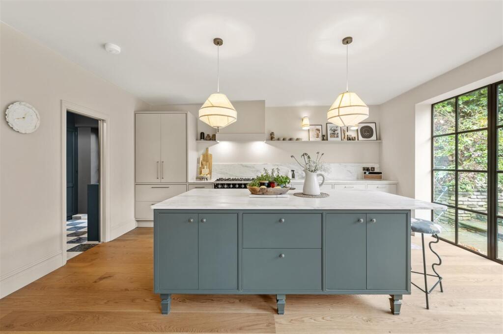 5 bed Detached for rent in New Malden. From Elizabeth Wightwick Bespoke Lettings - Wimbledon Village 5 bed Detached for rent in New Malden. From Elizabeth Wightwick Bespoke Lettings - Wimbledon Village