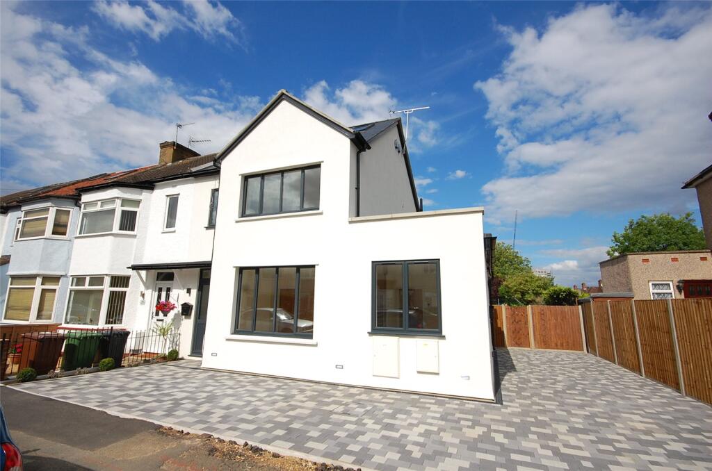 2 bed Apartment for rent in Borehamwood. From Ellis & Co - Finchley