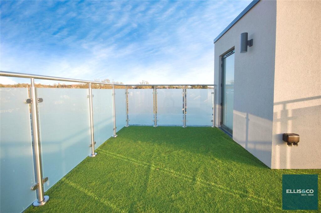 2 bed Penthouse for rent in London. From Ellis & Co - Finchley