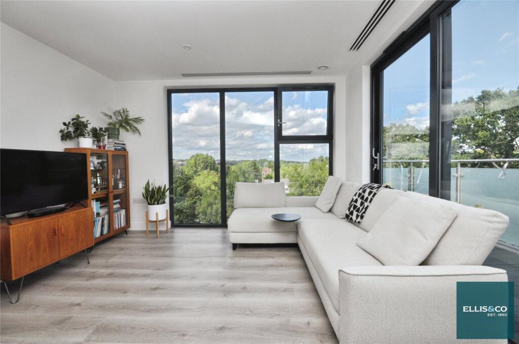 2 bed Penthouse for rent in Finchley. From Ellis & Co - Finchley 2 bed Penthouse for rent in Finchley. From Ellis & Co - Finchley