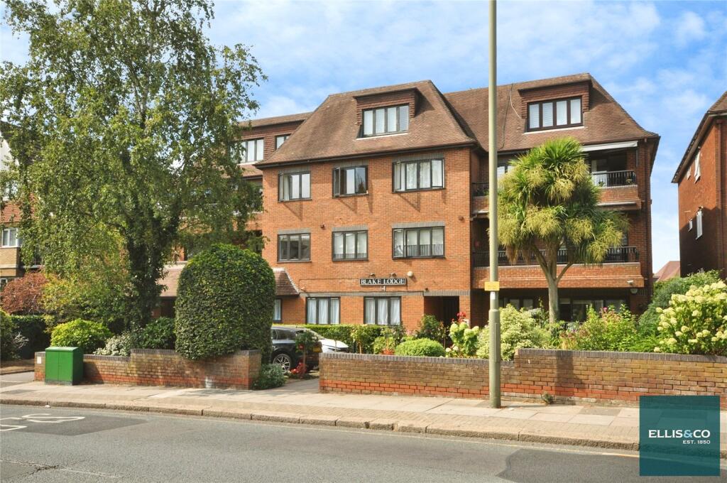 3 bed Apartment for rent in Finchley. From Ellis & Co - Finchley 3 bed Apartment for rent in Finchley. From Ellis & Co - Finchley