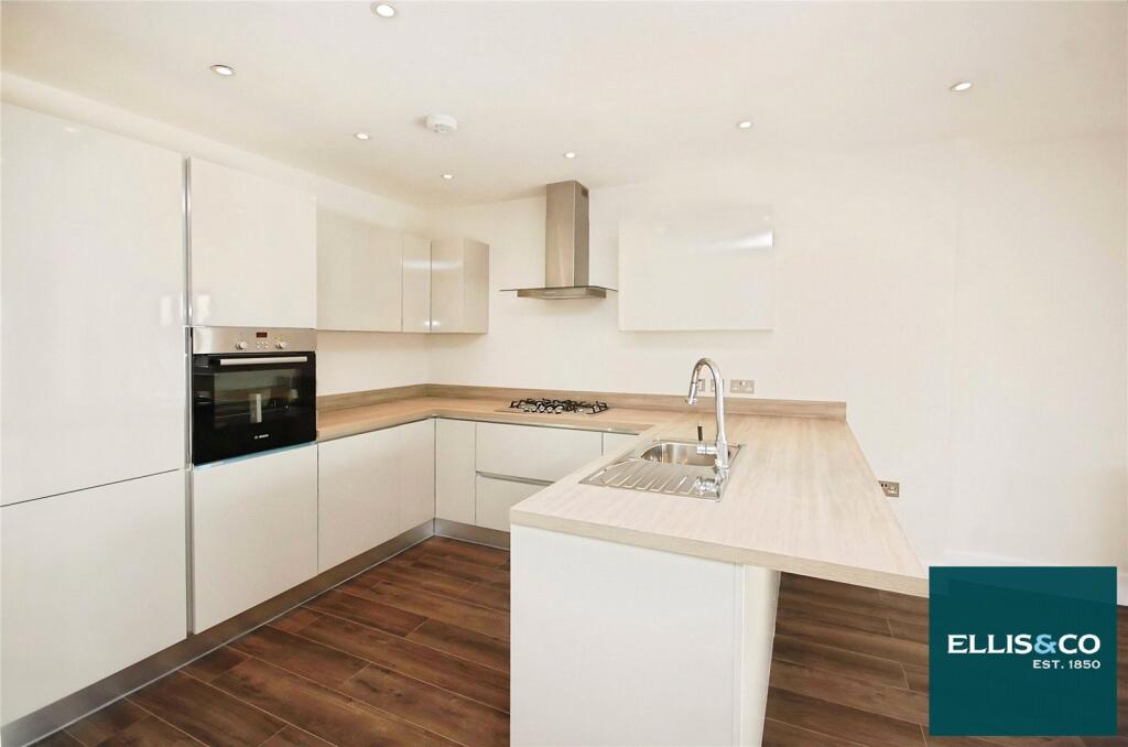 2 bed Apartment for rent in Friern Barnet. From Ellis & Co - Finchley