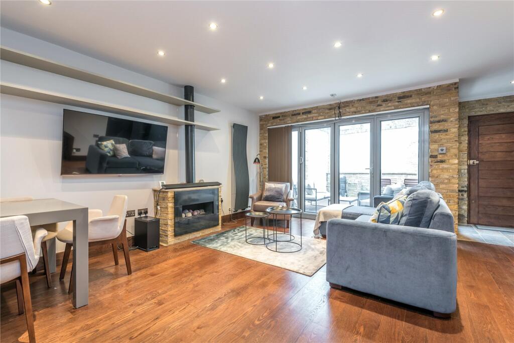 2 bed Town House for rent in London. From Ellis & Co