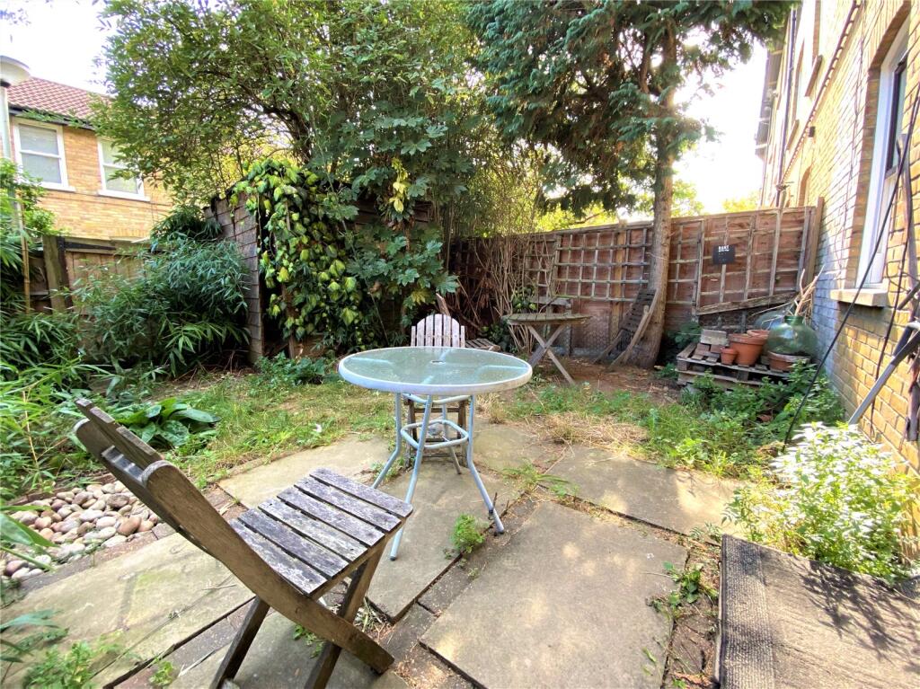 3 bed Mid Terraced House for rent in Islington. From Ellis & Co - Islington