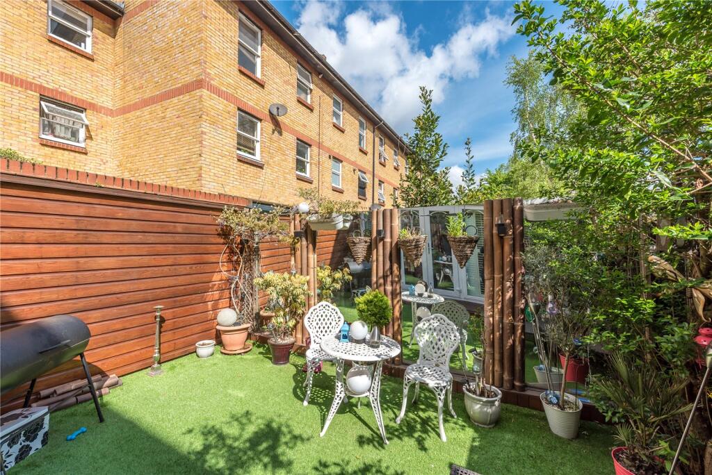 4 bed Mid Terraced House for rent in London. From Ellis & Co - Islington 4 bed Mid Terraced House for rent in London. From Ellis & Co - Islington