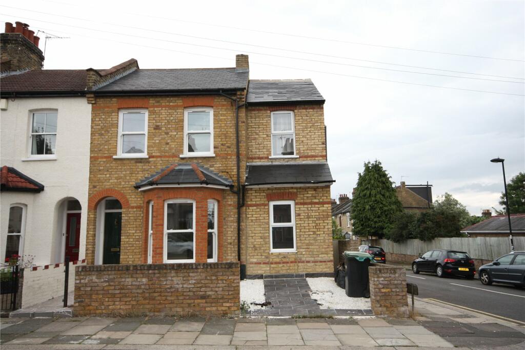 3 bed End Terraced House for rent in Crews Hill. From Ellis & Co