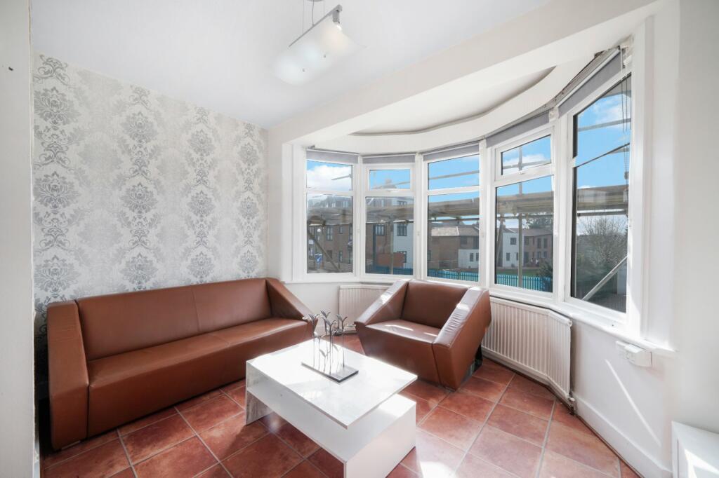 3 bed Apartment for rent in London. From Ellis & Co