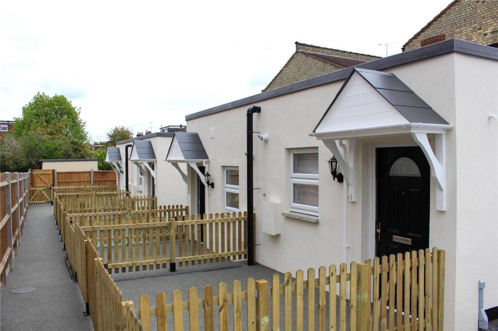 2 bed Annexe for rent in Wood Green. From Ellis & Co - Bounds Green