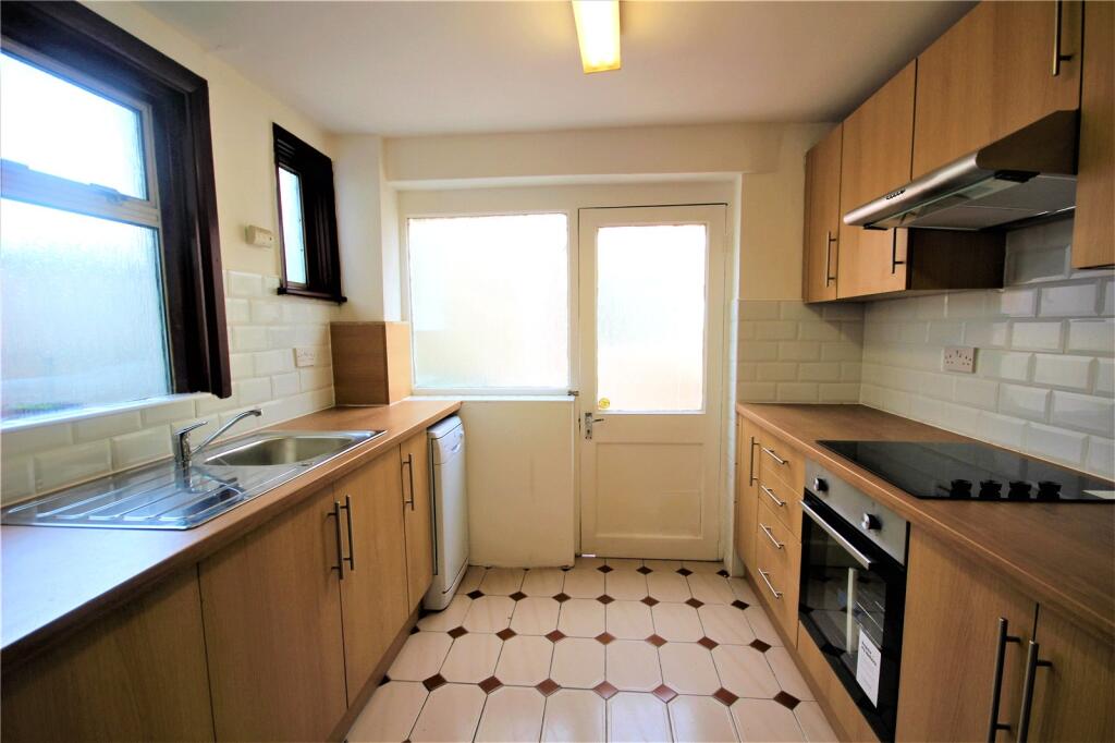 3 bed Mid Terraced House for rent in Southgate. From Ellis & Co - Bounds Green 3 bed Mid Terraced House for rent in Southgate. From Ellis & Co - Bounds Green