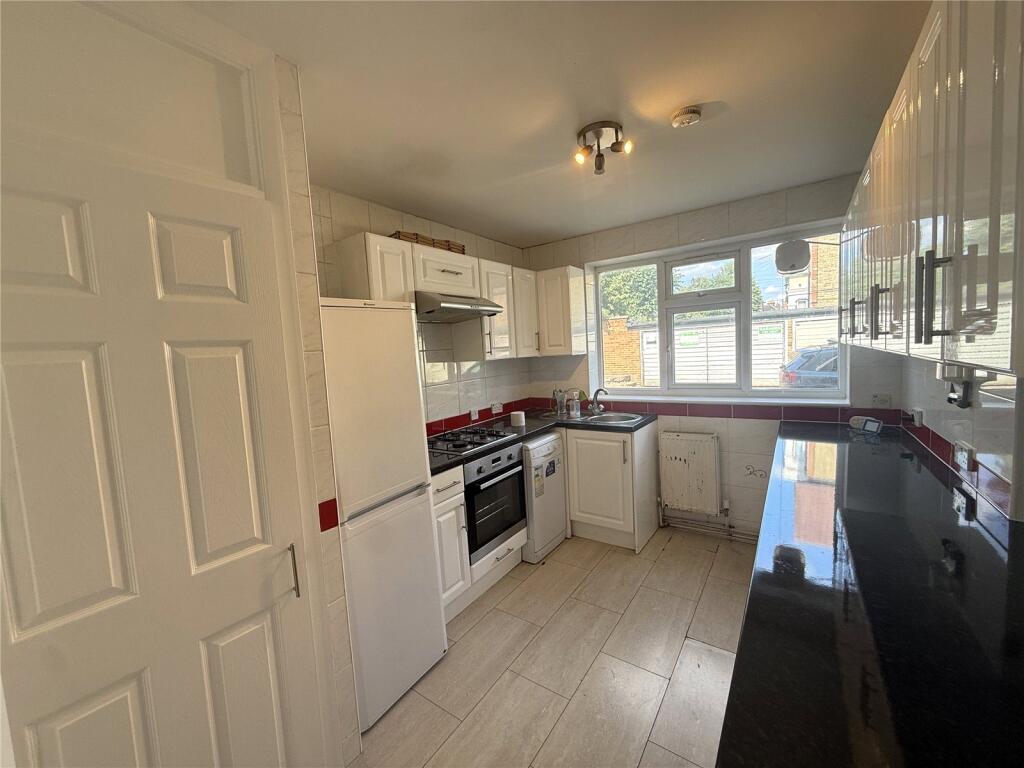 2 bed Apartment for rent in Friern Barnet. From Ellis & Co - Bounds Green