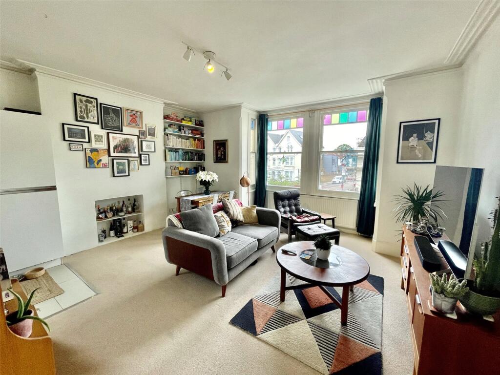 2 bed Apartment for rent in Wood Green. From Ellis & Co - Bounds Green