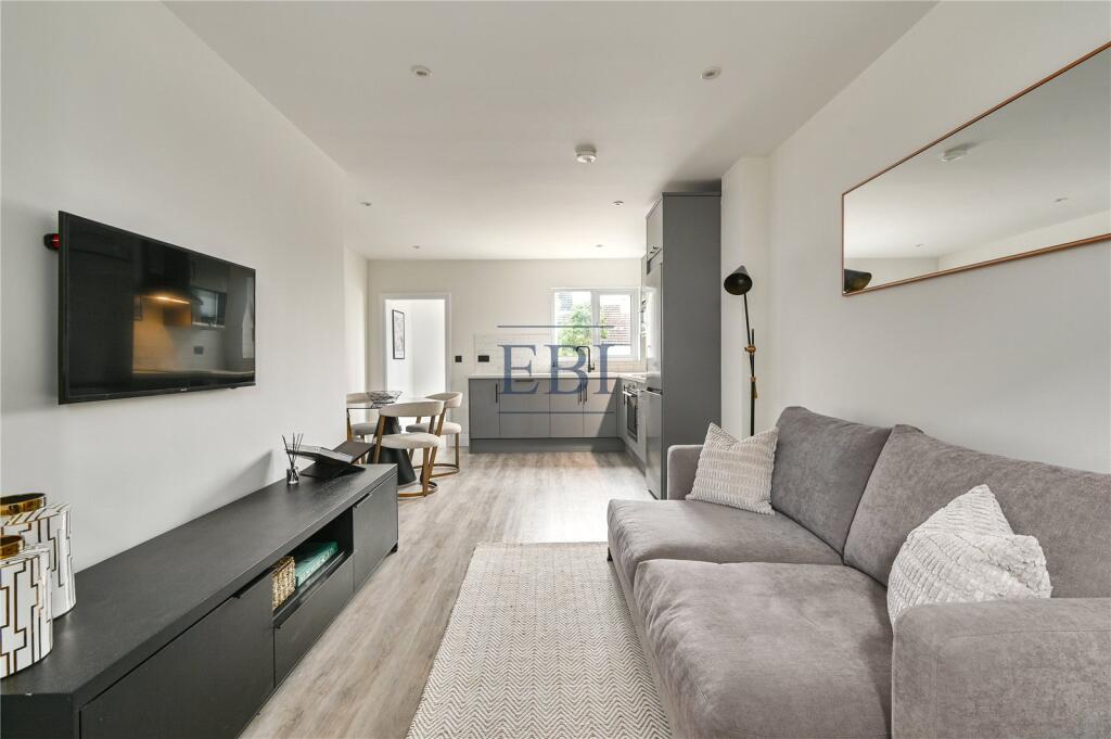 3 bed Mid Terraced House for rent in Bachelor's Bump. From Ernest-Brooks International - Canary Wharf