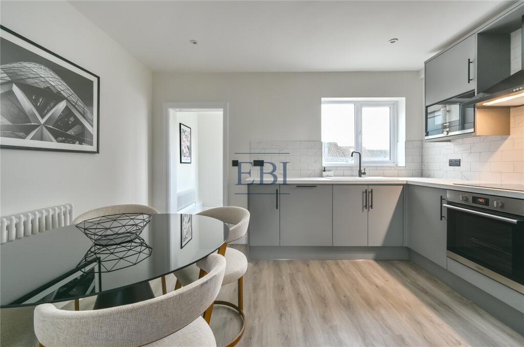 3 bed Mid Terraced House for rent in Bachelor's Bump. From Ernest-Brooks International - Canary Wharf