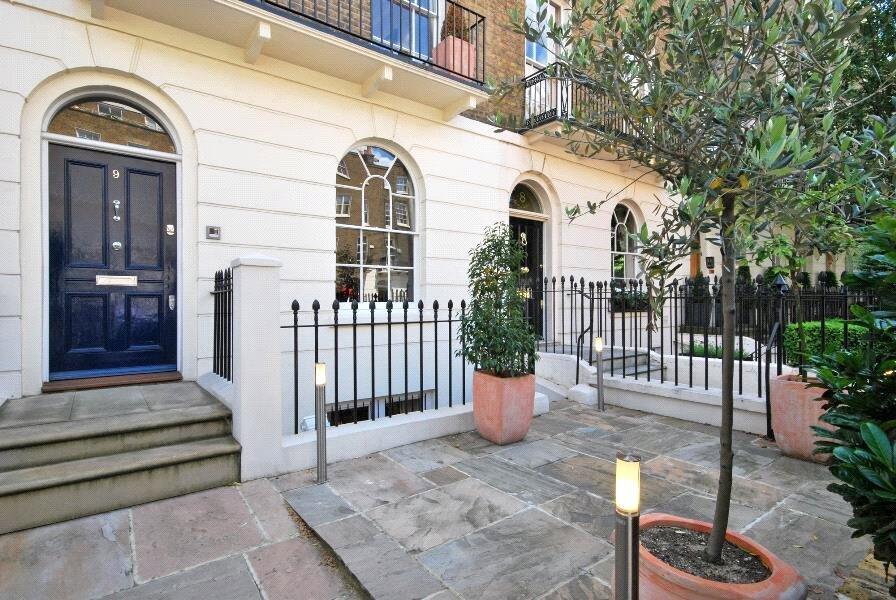 5 bed Detached for rent in Chelsea. From Ernest-Brooks International - Canary Wharf