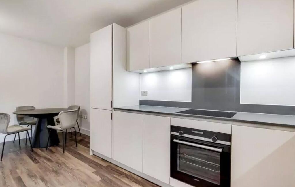 2 bed Apartment for rent in London. From Ernest-Brooks International - Canary Wharf