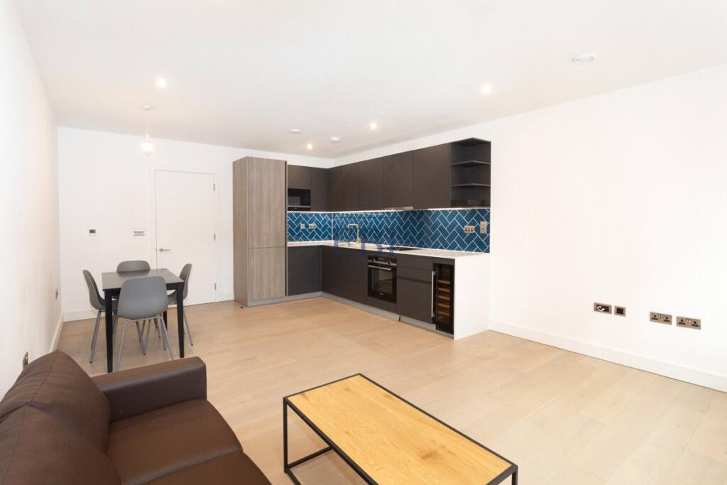 2 bed Apartment for rent in London. From Ernest-Brooks International - Canary Wharf