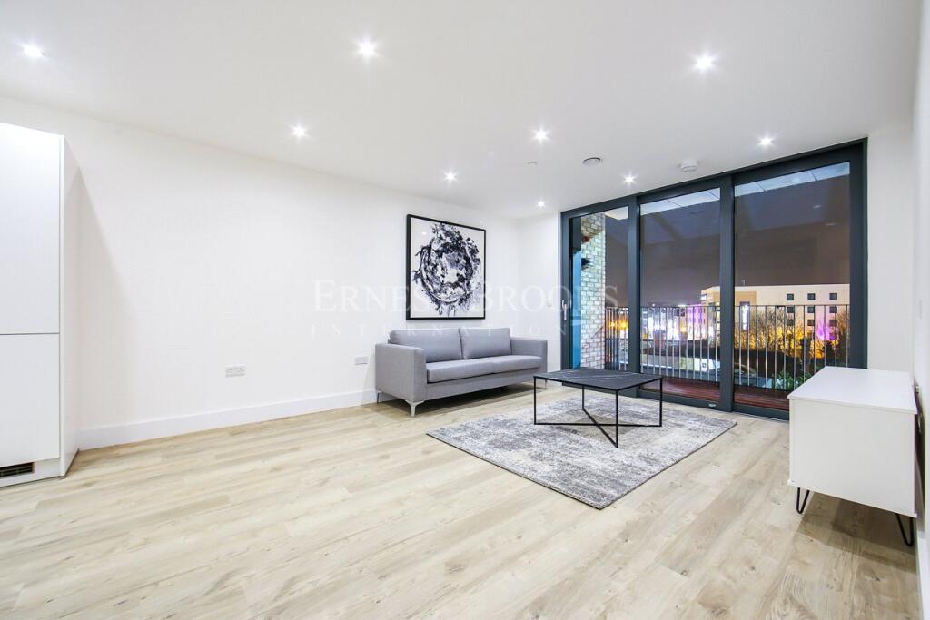 1 bed Apartment for rent in Staines-upon-Thames. From Ernest-Brooks International - Canary Wharf