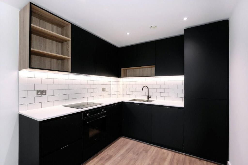 2 bed Apartment for rent in Hendon. From Ernest-Brooks International - Canary Wharf
