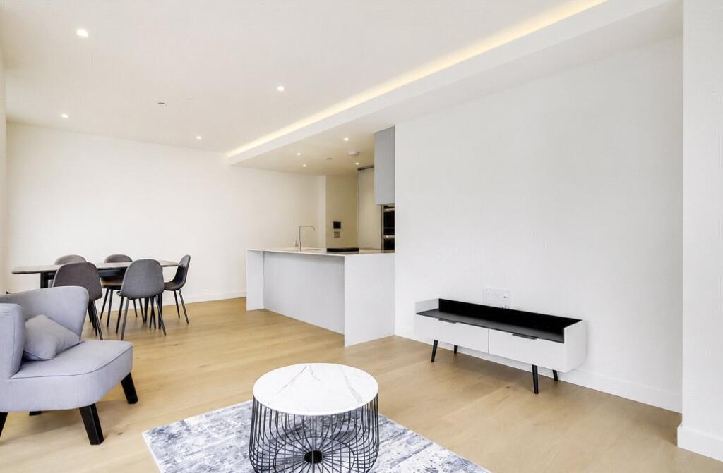 2 bed Apartment for rent in Poplar. From Ernest-Brooks International - Canary Wharf