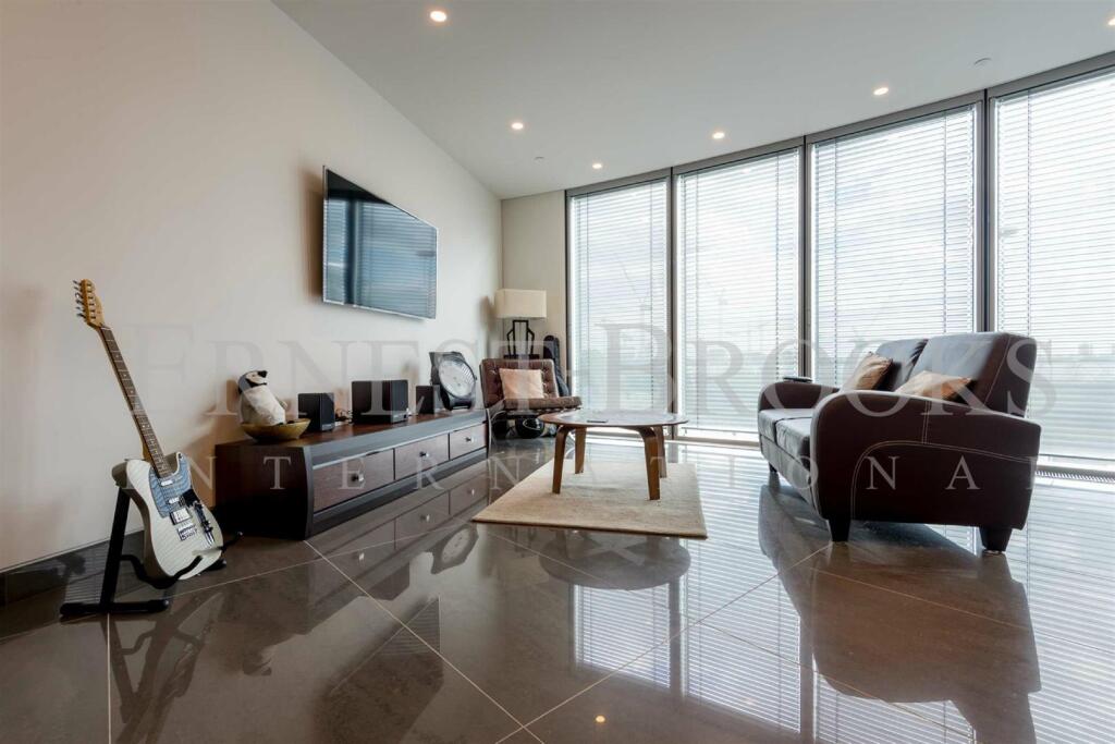 4 bed Apartment for rent in Clapham. From Ernest-Brooks International - Canary Wharf